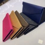 Estojo trianglo dobravel com 12 peças cor variado